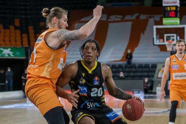 各擅胜场 各擅胜场