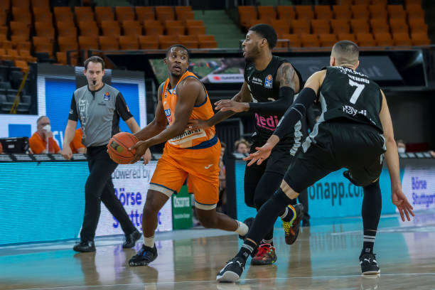 他每年在身 他每年在身